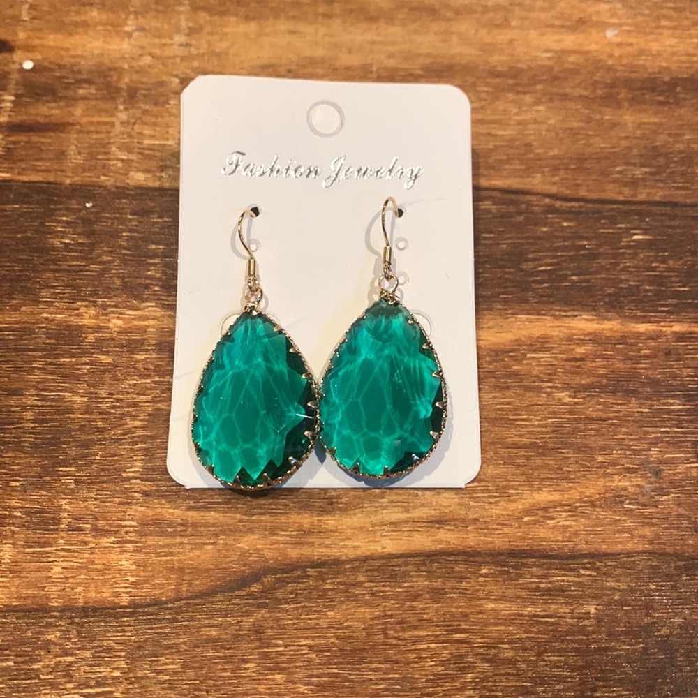 emerald green drop earrings